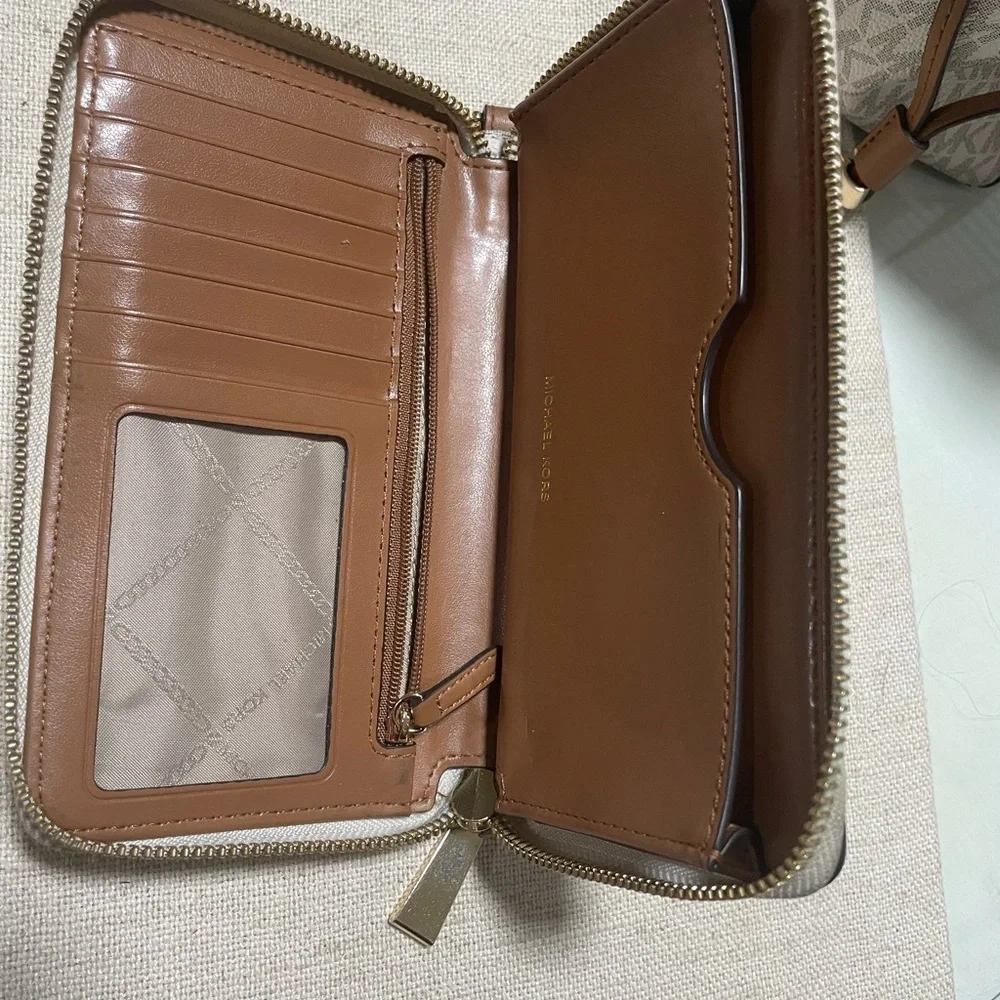 Selling my Michael Kors Purse and Wristlet - Picture 6 of 6